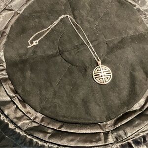 Chic Silver Pendant Necklace